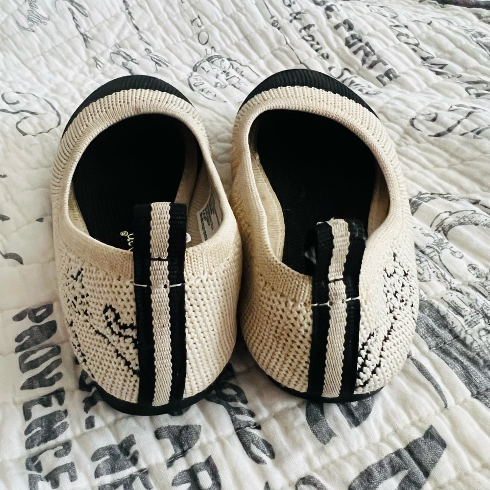 Awesome kitty Cat shoes.